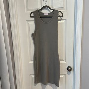 Fitted ribbed gray dress